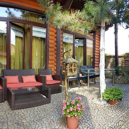 Luxury Villa With Pool And Sauna Чернивци Екстериор снимка