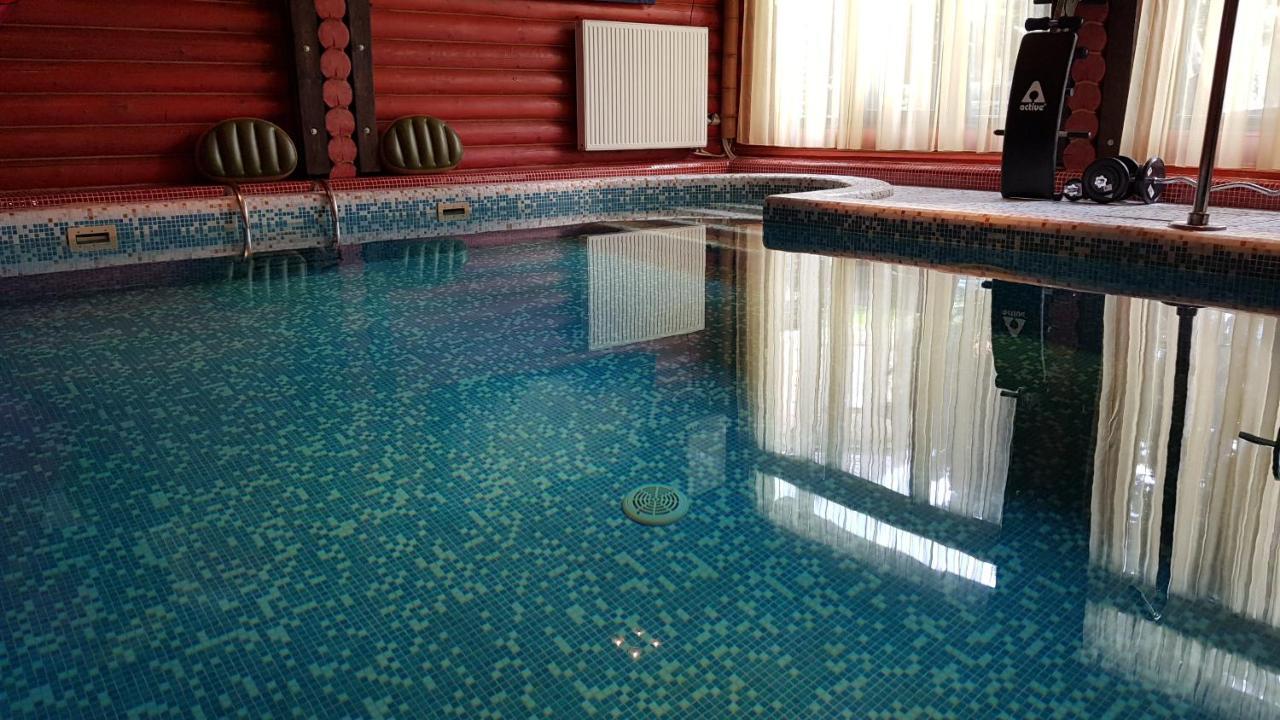 Luxury Villa With Pool And Sauna Чернивци Екстериор снимка