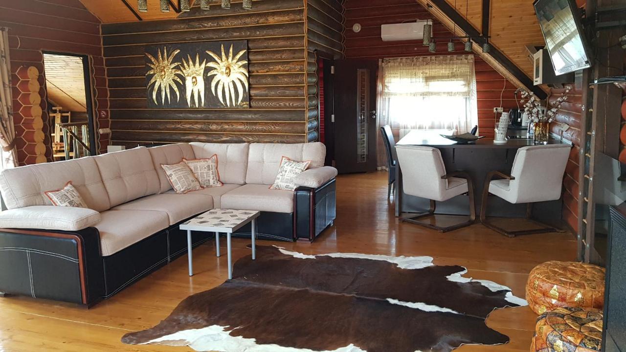 Luxury Villa With Pool And Sauna Чернивци Екстериор снимка