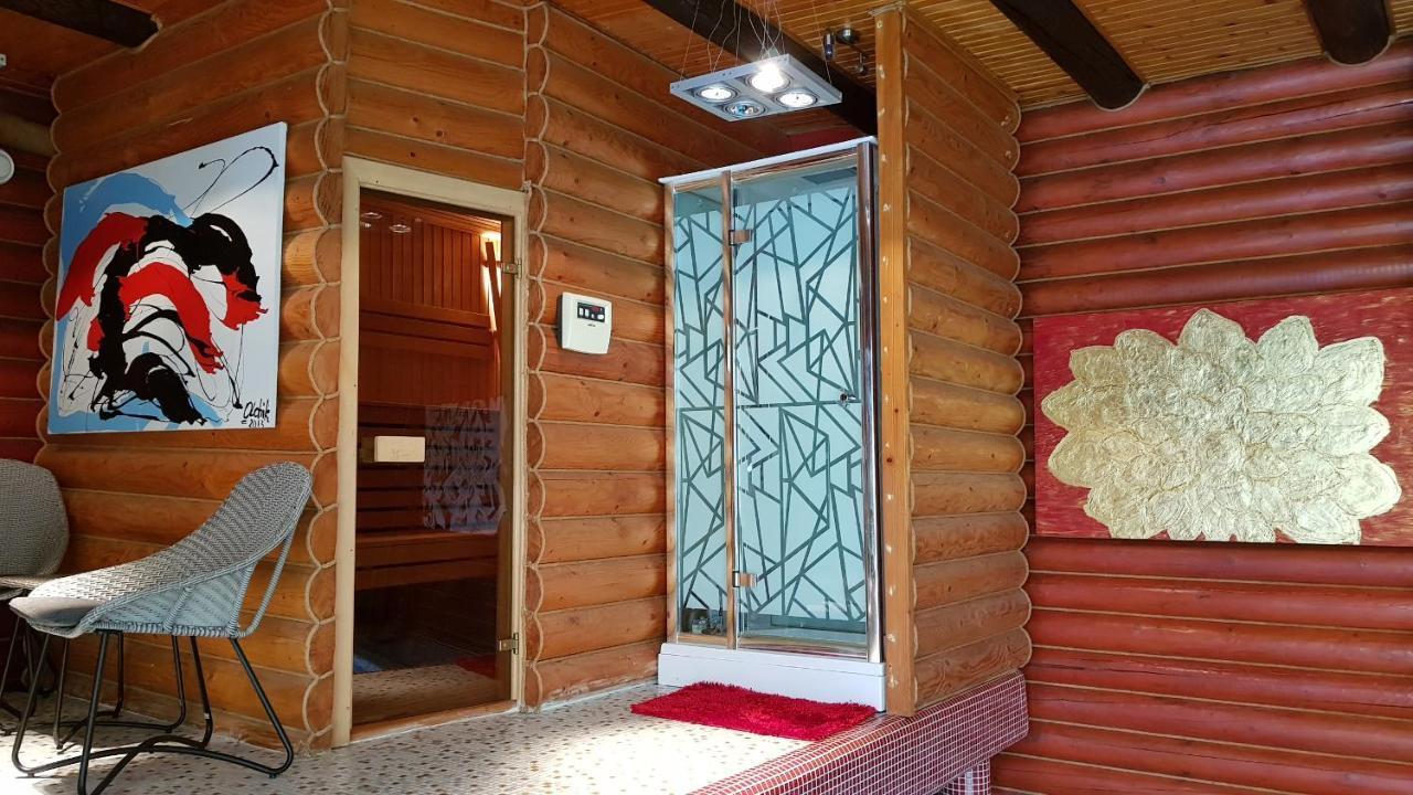 Luxury Villa With Pool And Sauna Чернивци Екстериор снимка