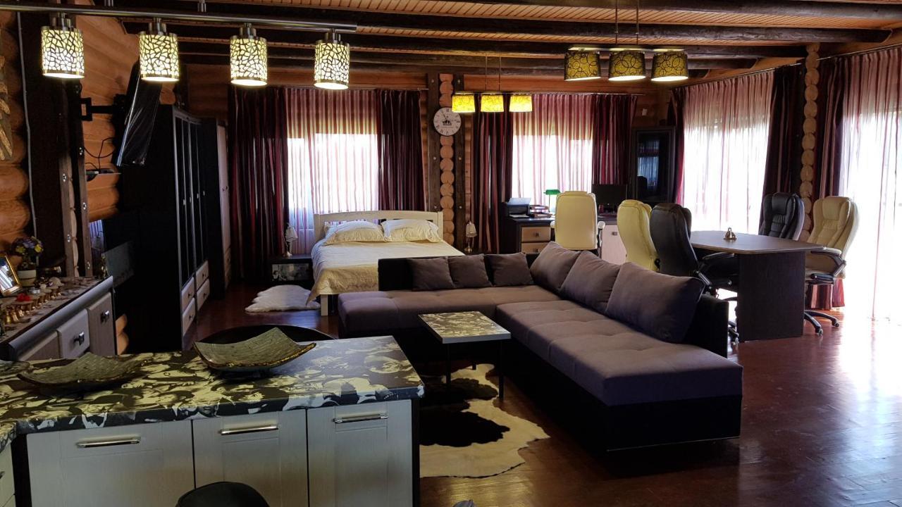 Luxury Villa With Pool And Sauna Чернивци Екстериор снимка