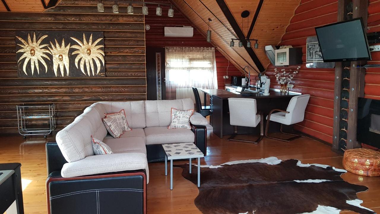 Luxury Villa With Pool And Sauna Чернивци Екстериор снимка