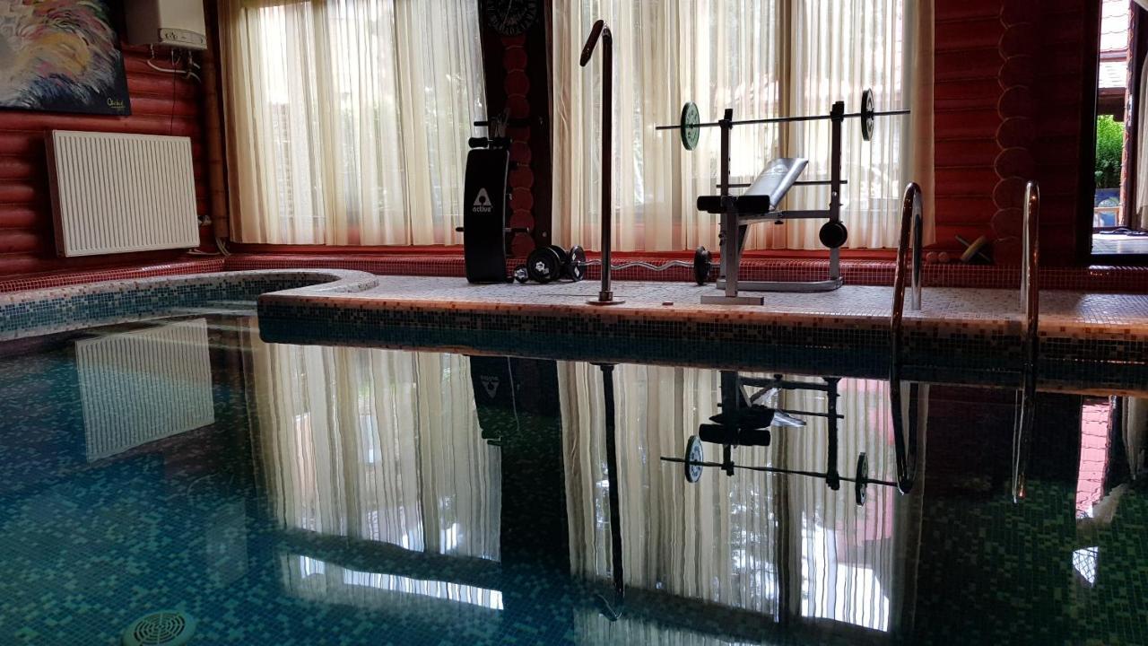 Luxury Villa With Pool And Sauna Чернивци Екстериор снимка