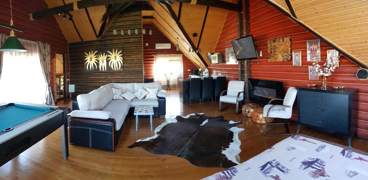 Luxury Villa With Pool And Sauna Чернивци Екстериор снимка